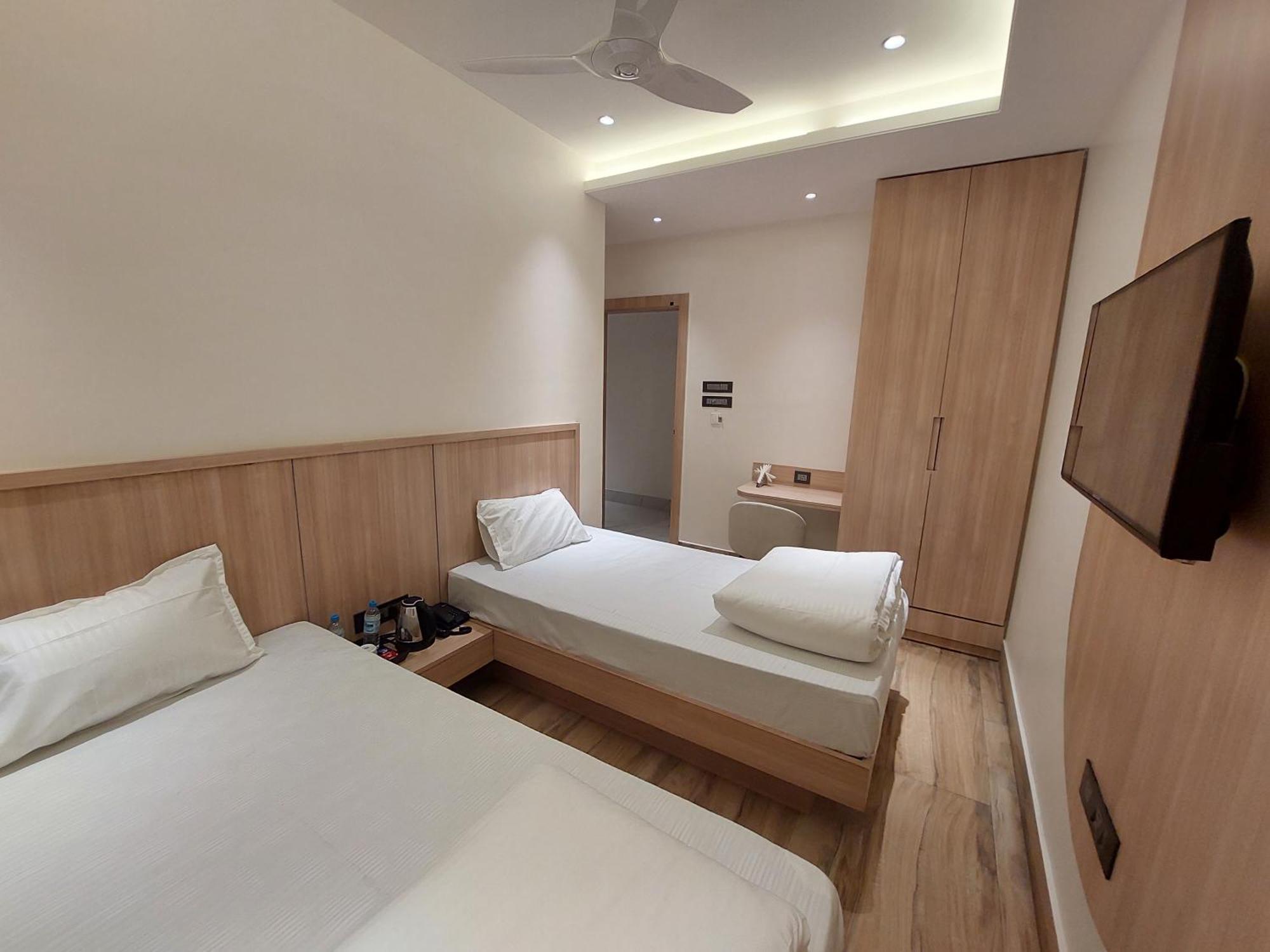 Rajasthani Dhani Hotel Khanapara Luaran gambar